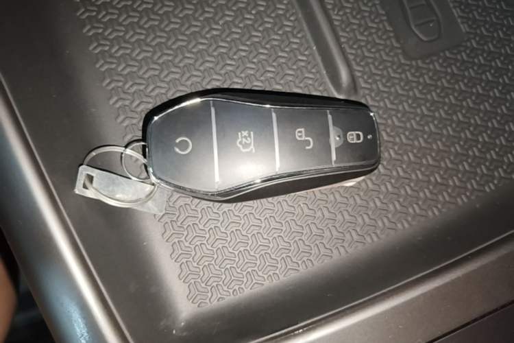 Used BYD Song Pro New Energy 2025 2nd Generation Intelligent Driving Version DM-i 75KM Leading Edition Vehicle Key