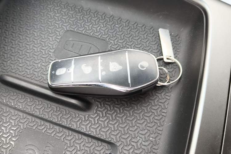Used BYD Song Pro New Energy 2025 Second-Generation Intelligent Driving Version DM-i 115KM Excellence Edition Vehicle Key