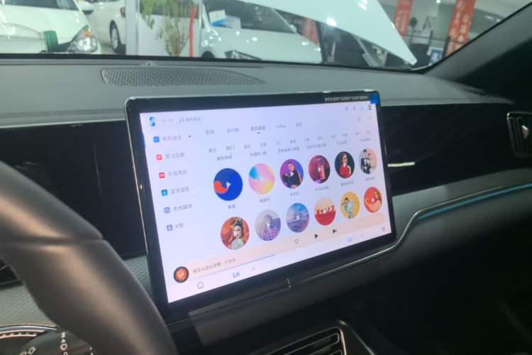 Used BYD Song Pro New Energy 2025 2nd Generation Intelligent Driving Version DM-i 75KM Overachiever Trim Audio And AC Panel