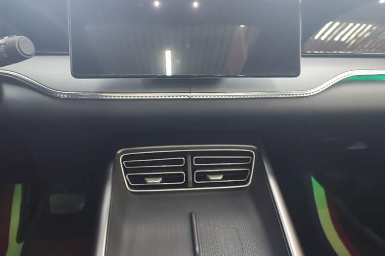 Used BYD Song Pro New Energy 2025 2nd Generation Intelligent Driving Version DM-i 75KM Overachiever Trim Audio And AC Panel