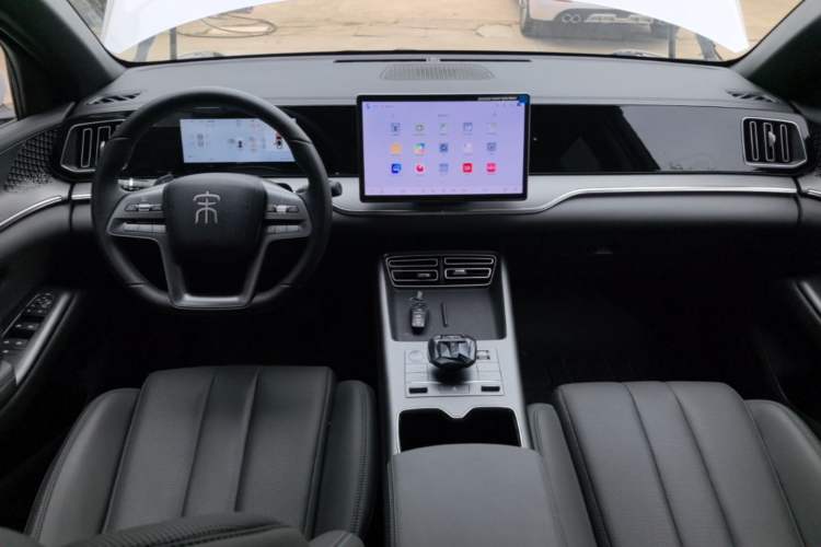 Used BYD Song Pro New Energy 2025 2nd Generation Intelligent Driving Version DM-i 75KM Overachiever Trim Center Console