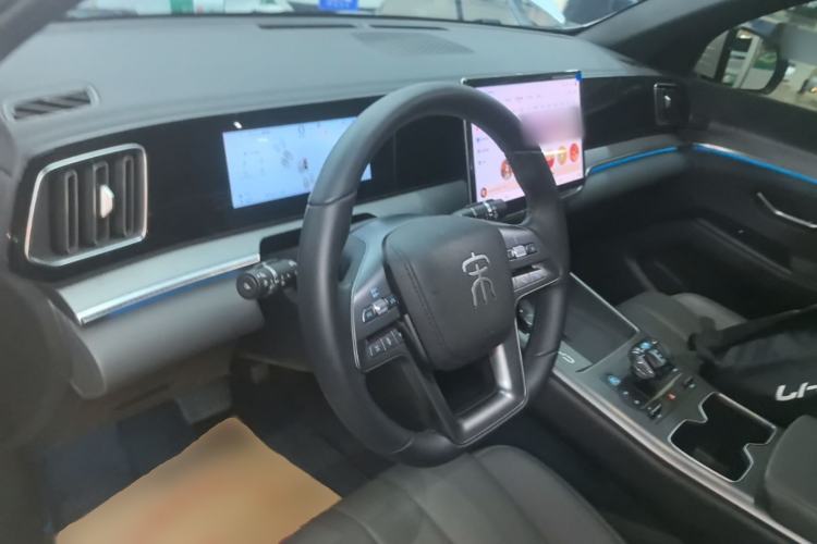 Used BYD Song Pro New Energy 2025 2nd Generation Intelligent Driving Version DM-i 75KM Overachiever Trim Center Console