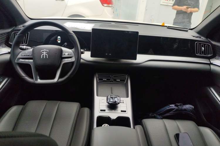 Used BYD Song Pro New Energy 2025 2nd Generation Intelligent Driving Version DM-i 75KM Leading Edition Center Console
