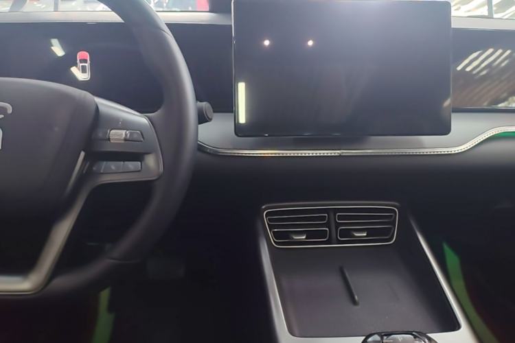 Used BYD Song Pro New Energy 2025 2nd Generation Intelligent Driving Version DM-i 75KM Overachiever Trim Center Console