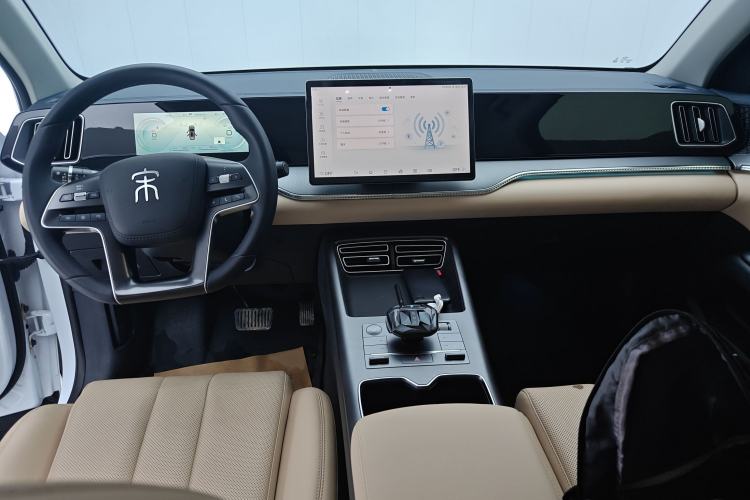 Used BYD Song Pro New Energy 2025 Second-Generation DM-i 115KM Overachiever Trim Center Console