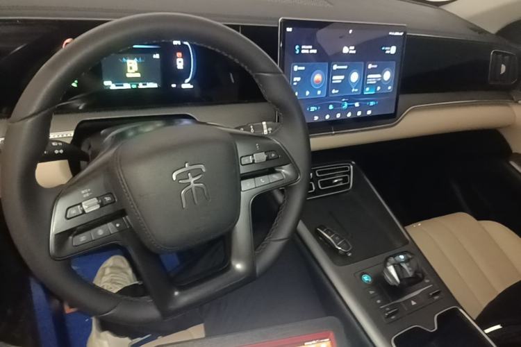 Used BYD Song Pro New Energy 2025 Second-Generation DM-i 75KM Leading Edition Center Console
