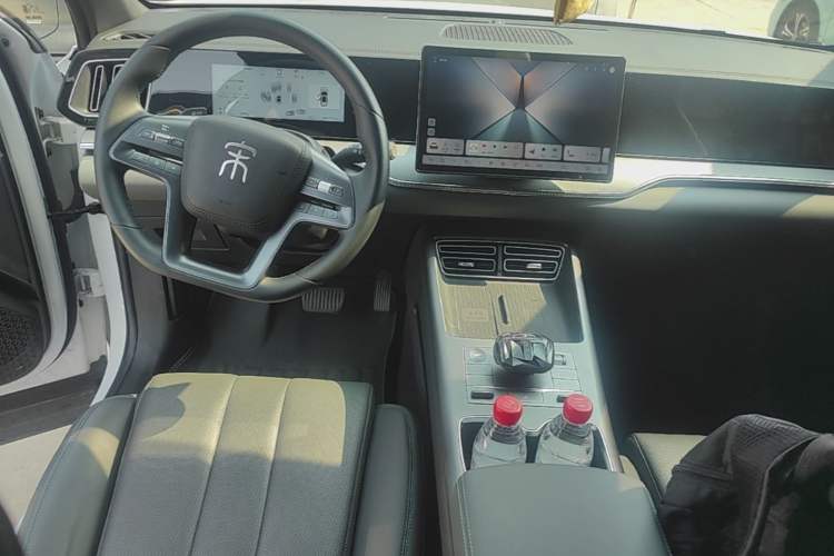 Used BYD Song Pro New Energy 2025 Second-Generation Intelligent Driving Version DM-i 115KM Superior Trim Center Console