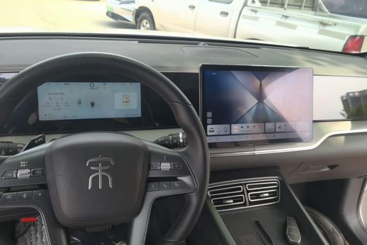 Used BYD Song Pro New Energy 2025 Second-Generation Intelligent Driving Version DM-i 115KM Superior Trim Center Console