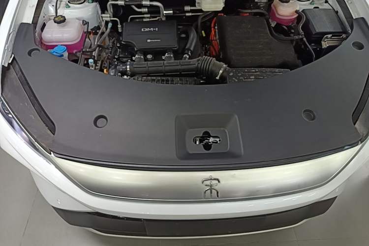 Used BYD Song Pro New Energy 2025 2nd Generation Intelligent Driving Version DM-i 75KM Overachiever Trim Engine Bay