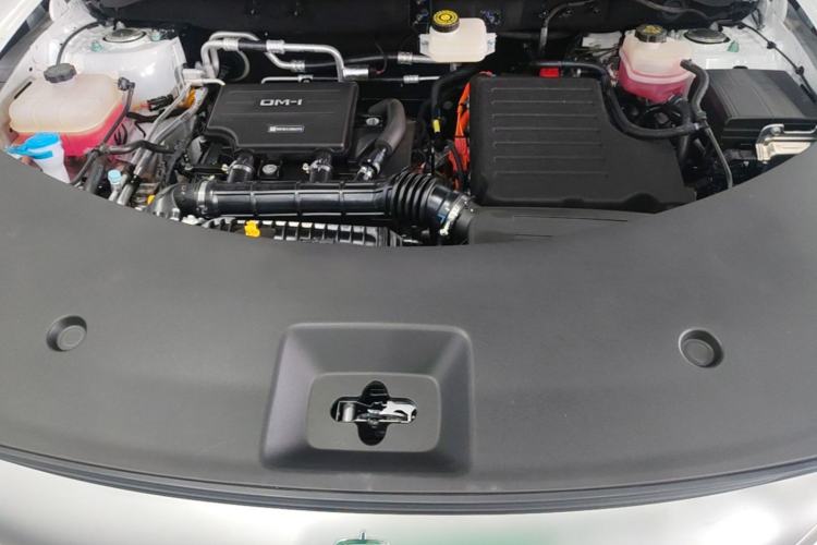 Used BYD Song Pro New Energy 2025 Second-Generation DM-i 75KM Leading Edition Engine Bay
