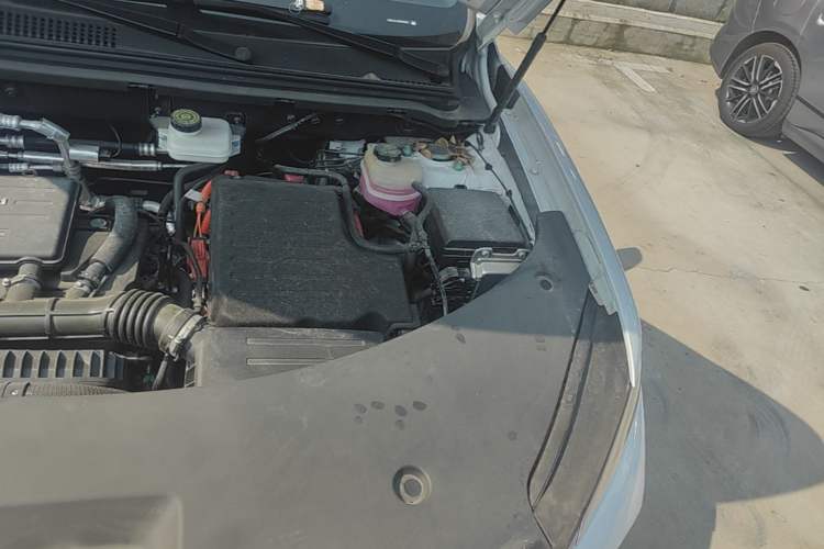 Used BYD Song Pro New Energy 2025 Second-Generation Intelligent Driving Version DM-i 115KM Superior Trim Engine Bay Left
