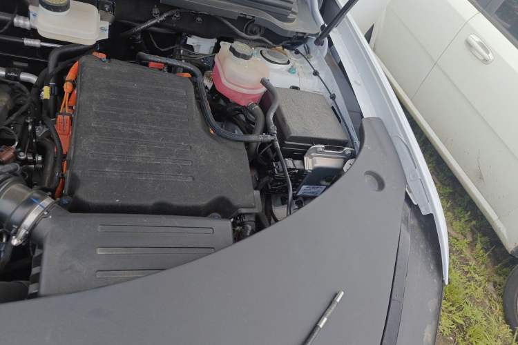 Used BYD Song Pro New Energy 2025 Second-Generation Intelligent Driving Version DM-i 115KM Superior Trim Engine Bay Left