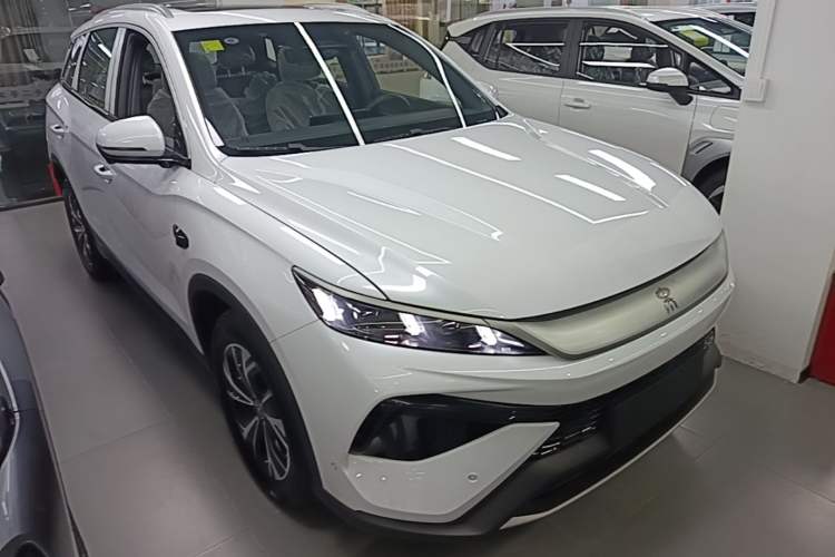 Used BYD Song Pro New Energy 2025 2nd Generation Intelligent Driving Version DM-i 75KM Overachiever Trim Front Right 45 Deg
