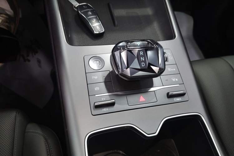 Used BYD Song Pro New Energy 2025 Second-Generation DM-i 75KM Leading Edition Gear Lever