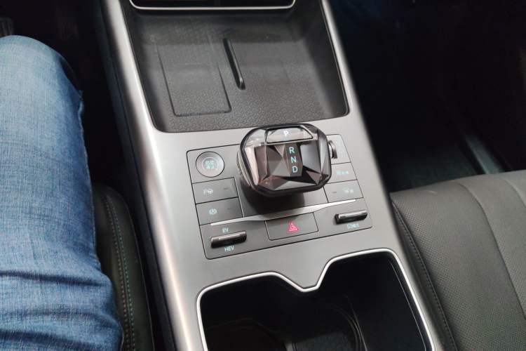 Used BYD Song Pro New Energy 2025 Second-Generation Intelligent Driving Version DM-i 115KM Excellence Edition Gear Lever