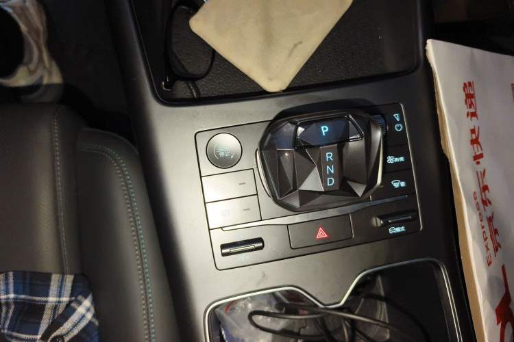 Used BYD Song Pro New Energy 2025 2nd Generation Intelligent Driving Version DM-i 75KM Overachiever Trim Gear Lever