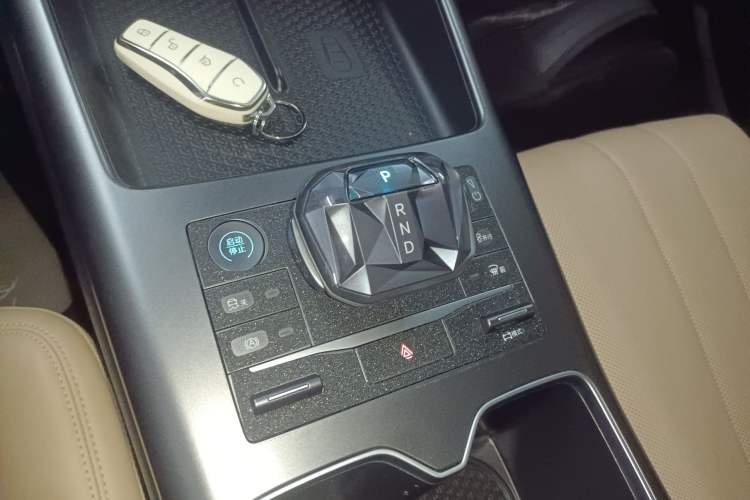 Used BYD Song Pro New Energy 2025 Second-Generation DM-i 75KM Overachiever Trim Gear Lever