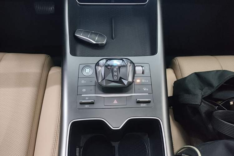 Used BYD Song Pro New Energy 2025 Second-Generation DM-i 75KM Leading Edition Gear Lever