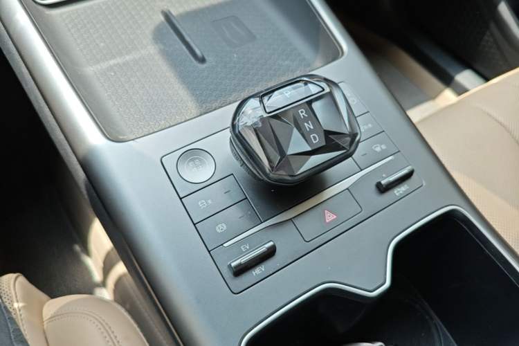 Used BYD Song Pro New Energy 2025 Second-Generation DM-i 75KM Leading Edition Gear Lever
