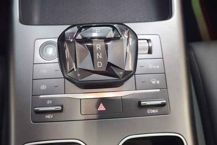 Used BYD Song Pro New Energy 2025 2nd Generation Intelligent Driving Version DM-i 75KM Overachiever Trim Gear Lever