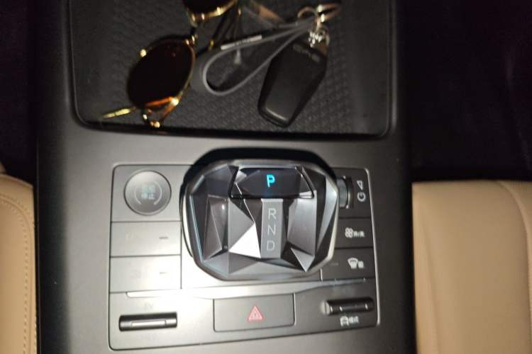 Used BYD Song Pro New Energy 2025 Second-Generation DM-i 75KM Leading Edition Gear Lever
