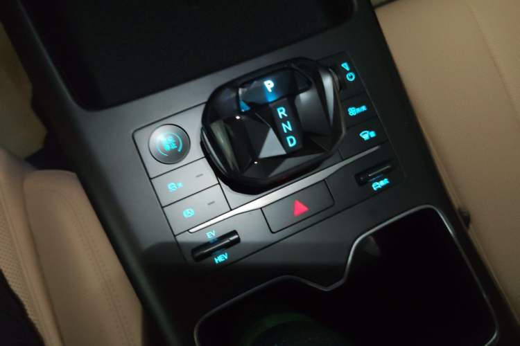 Used BYD Song Pro New Energy 2025 Second-Generation DM-i 75KM Leading Edition Gear Lever