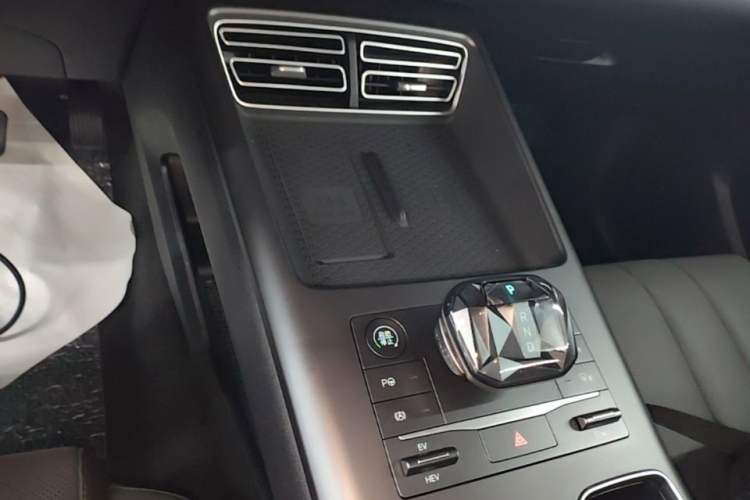 Used BYD Song Pro New Energy 2025 Second-Generation Intelligent Driving Version DM-i 115KM Excellence Edition Gear Lever