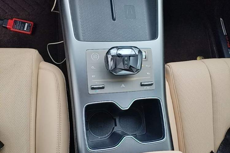 Used BYD Song Pro New Energy 2025 Second-Generation DM-i 75KM Leading Edition Gear Lever