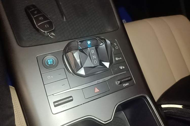 Used BYD Song Pro New Energy 2025 Second-Generation DM-i 75KM Leading Edition Gear Lever