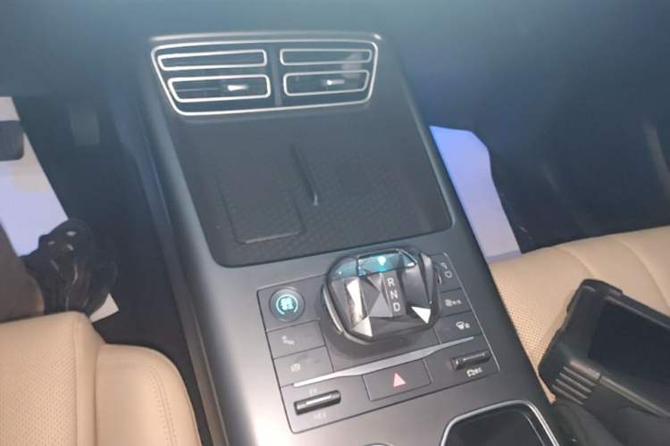 Used BYD Song Pro New Energy 2025 Second-Generation DM-i 115KM Excellence Version Gear Lever