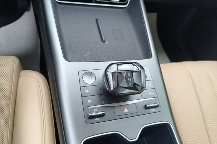 Used BYD Song Pro New Energy 2025 Second-Generation DM-i 75KM Leading Edition Gear Lever