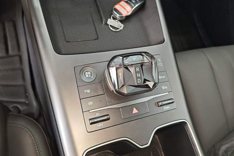 Used BYD Song Pro New Energy 2025 Second-Generation Intelligent Driving Version DM-i 115KM Excellence Edition Gear Lever
