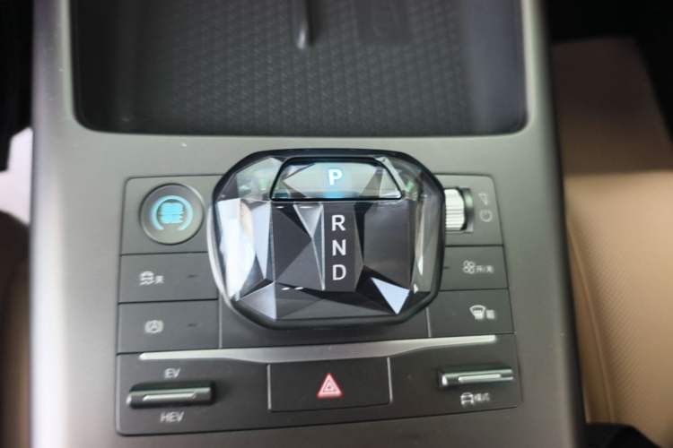 Used BYD Song Pro New Energy 2025 Second-Generation DM-i 75KM Leading Edition Gear Lever