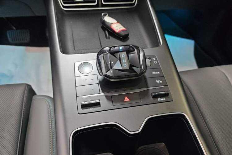 Used BYD Song Pro New Energy 2025 Second-Generation Intelligent Driving Version DM-i 115KM Superior Trim Gear Lever