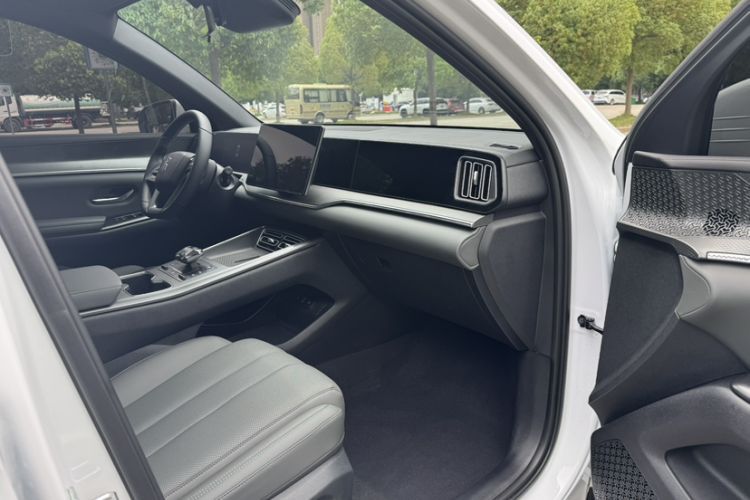 Used BYD Song Pro New Energy 2025 2nd Generation Intelligent Driving Version DM-i 75KM Leading Edition Interior 1