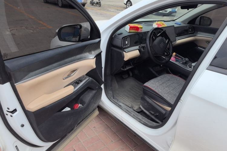Used BYD Song Pro New Energy 2025 Second-Generation DM-i 115KM Overachiever Trim Interior 3