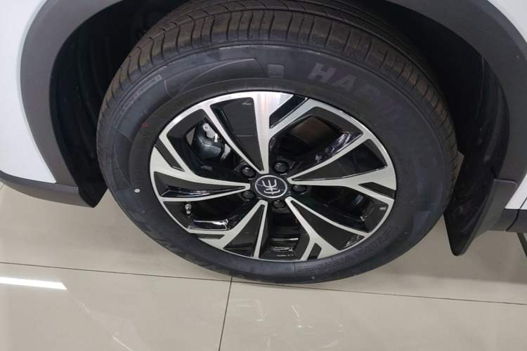 Used BYD Song Pro New Energy 2025 Second-Generation DM-i 75KM Leading Edition Left Front Wheel Hub
