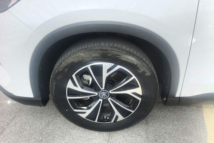 Used BYD Song Pro New Energy 2025 Second-Generation DM-i 75KM Leading Edition Left Front Wheel Hub