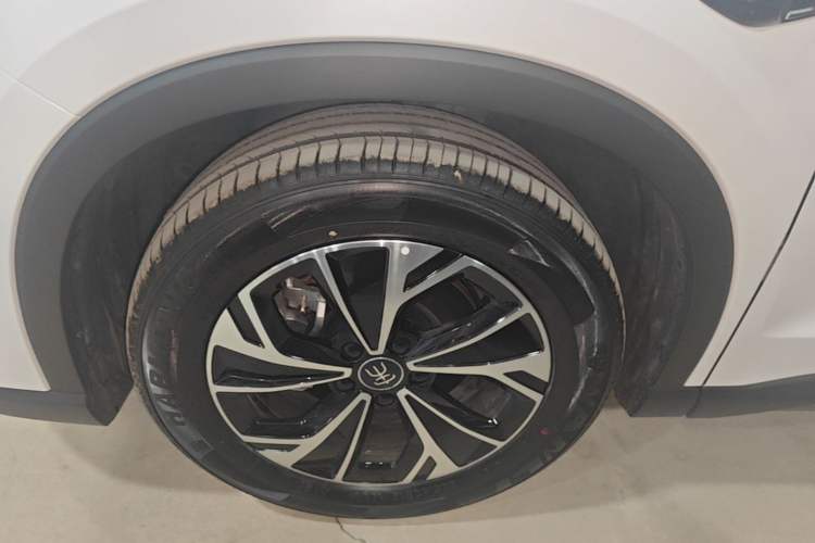Used BYD Song Pro New Energy 2025 Second-Generation Intelligent Driving Version DM-i 115KM Superior Trim Left Front Wheel Hub