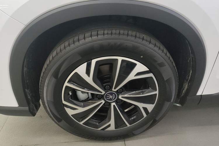 Used BYD Song Pro New Energy 2025 Second-Generation DM-i 75KM Leading Edition Left Front Wheel Hub