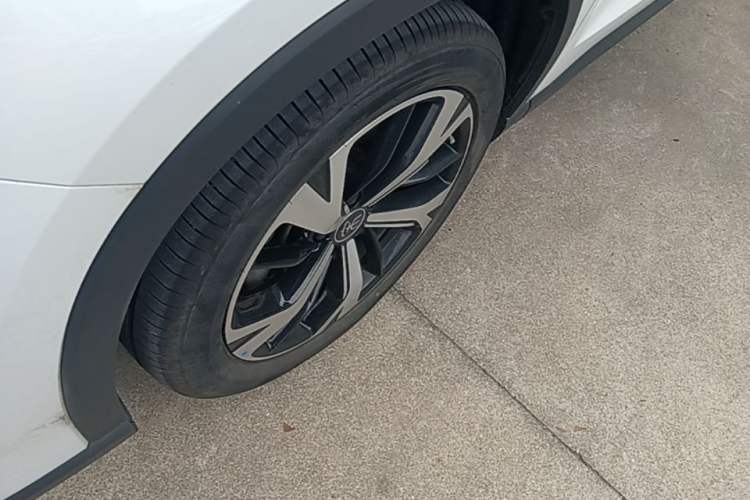 Used BYD Song Pro New Energy 2025 Second-Generation DM-i 115KM Excellence Version Left Front Wheel Hub