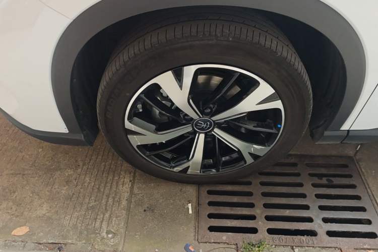Used BYD Song Pro New Energy 2025 Second-Generation DM-i 115KM Excellence Version Left Front Wheel Hub