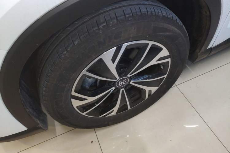 Used BYD Song Pro New Energy 2025 Second-Generation DM-i 75KM Leading Edition Left Front Wheel Hub