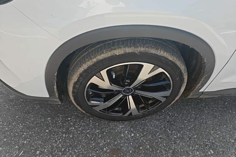Used BYD Song Pro New Energy 2025 Second-Generation DM-i 115KM Excellence Version Left Front Wheel Hub