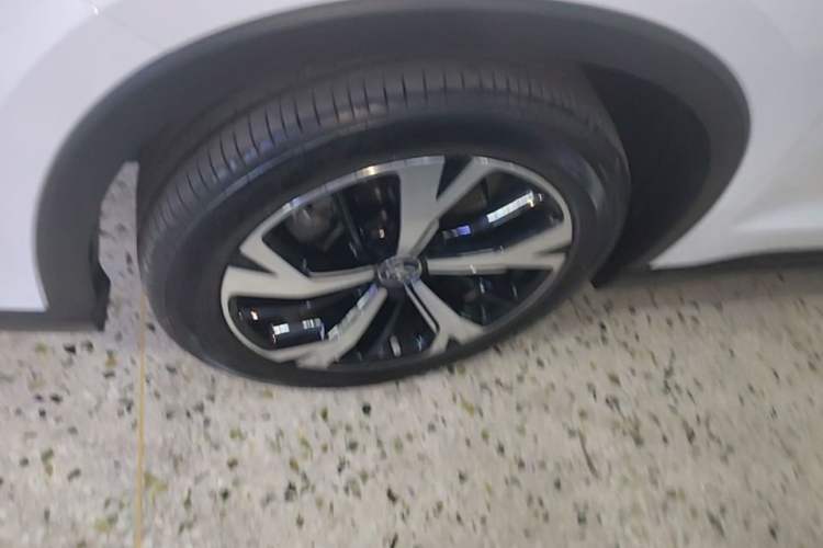 Used BYD Song Pro New Energy 2025 Second-Generation DM-i 115KM Excellence Version Left Front Wheel Hub
