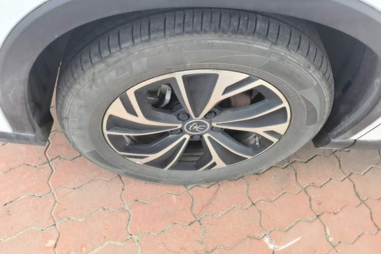 Used BYD Song Pro New Energy 2025 Second-Generation Intelligent Driving Version DM-i 115KM Superior Trim Left Front Wheel Hub