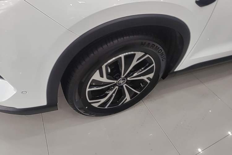 Used BYD Song Pro New Energy 2025 Second-Generation Intelligent Driving Version DM-i 115KM Superior Trim Left Front Wheel Hub