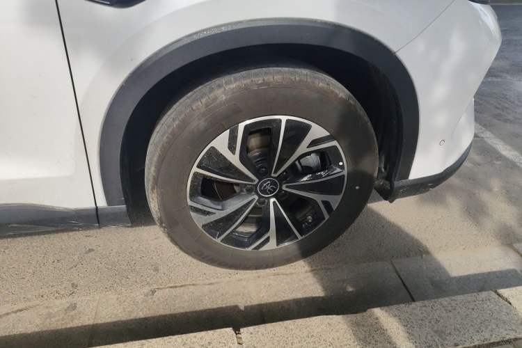 Used BYD Song Pro New Energy 2025 2nd Generation Intelligent Driving Version DM-i 75KM Leading Edition Right Front Wheel Hub