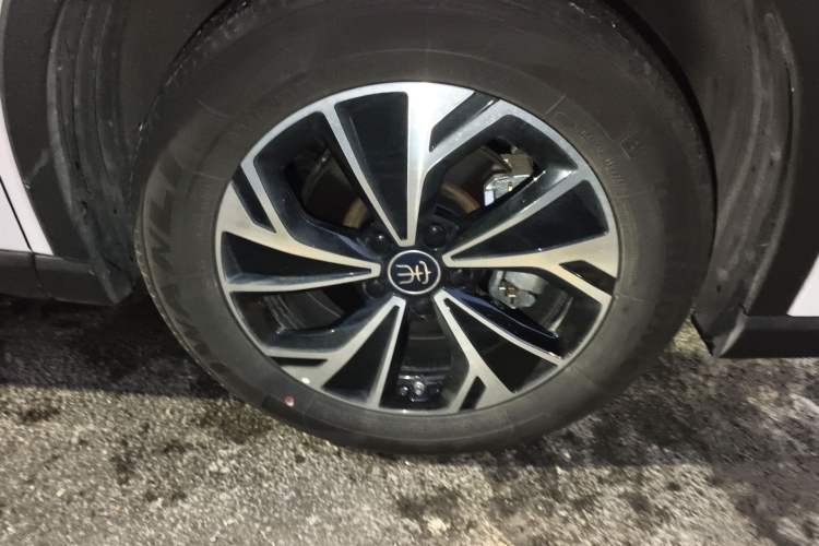 Used BYD Song Pro New Energy 2025 2nd Generation Intelligent Driving Version DM-i 75KM Overachiever Trim Right Front Wheel Hub