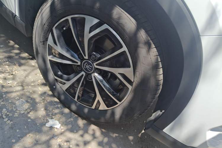 Used BYD Song Pro New Energy 2025 Second-Generation DM-i 75KM Leading Edition Right Front Wheel Hub